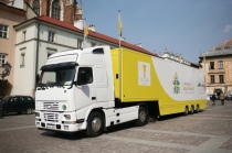 Il Museo Mobile di Giovanni Paolo II ospitato in un veicolo lungo 18 metri